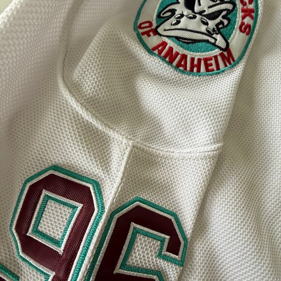 Vintage Anaheim Mighty Ducks Charlie Conway Hockey Jersey - Mens 2XL - Picture 4 of 8